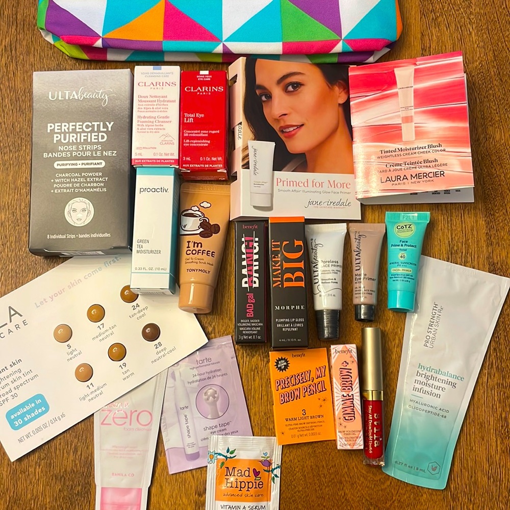 Beauty Sample lot of 20 and Cosmetic Bag